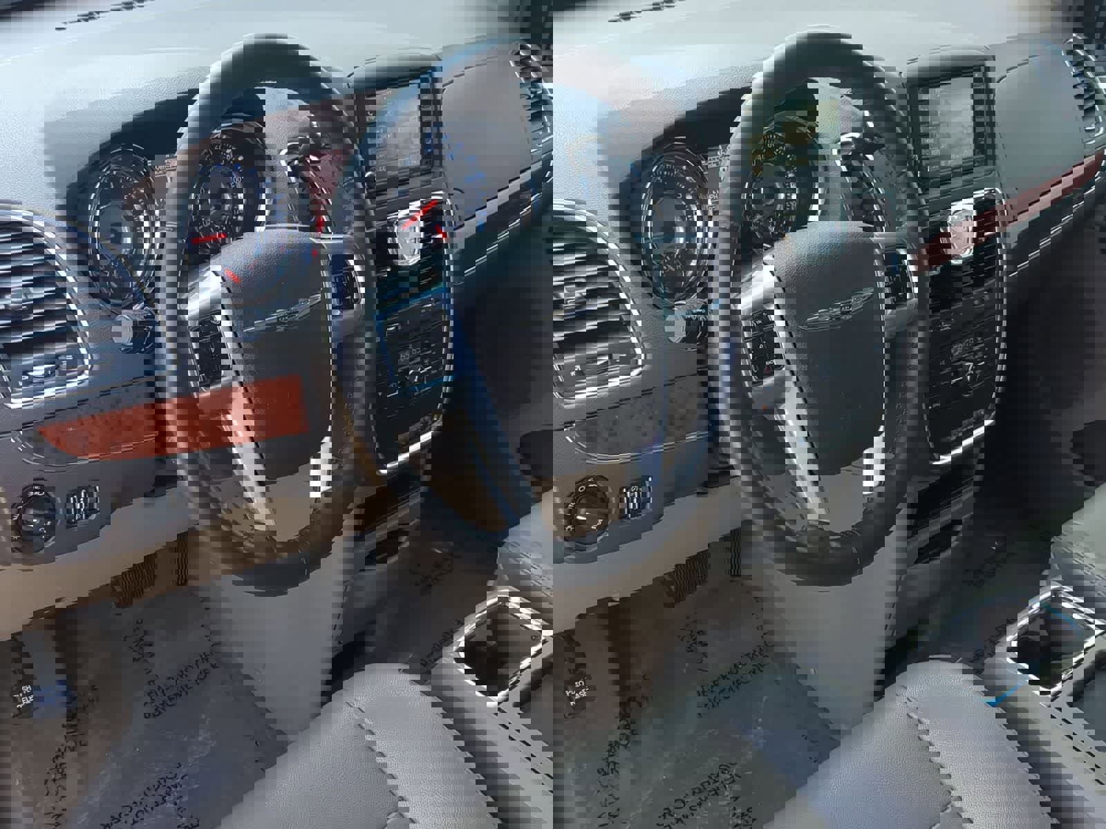 Used 2013 Chrysler Town & Country Touring image 10