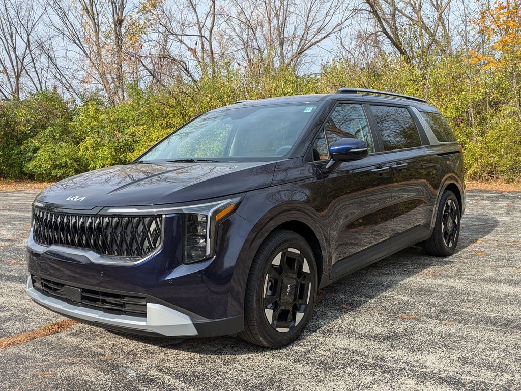 Used 2025 Kia Carnival EX image 3