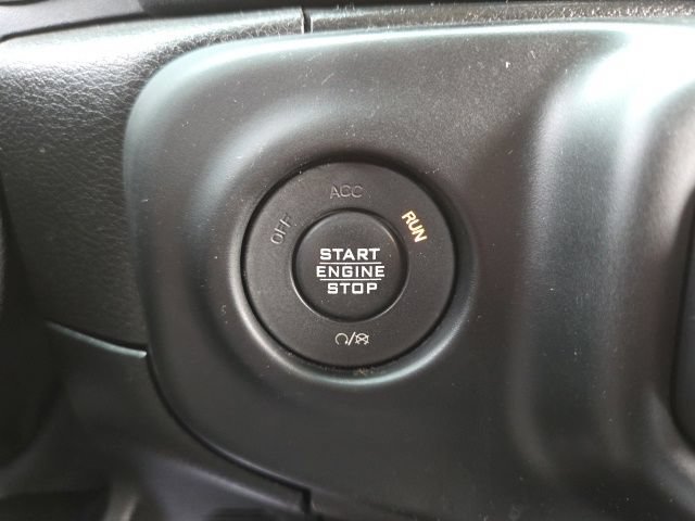 Used 2020 Jeep Wrangler Unlimited Sahara w/ Dual Top Group AWD/4WD image 11
