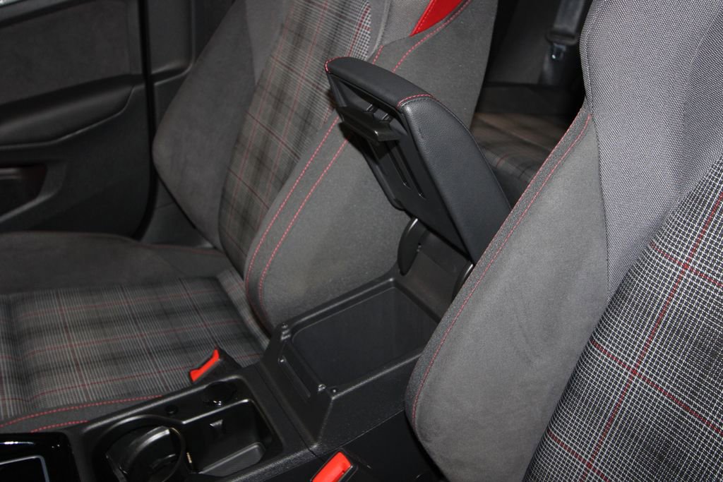 Used 2024 Volkswagen GTI SE image 18