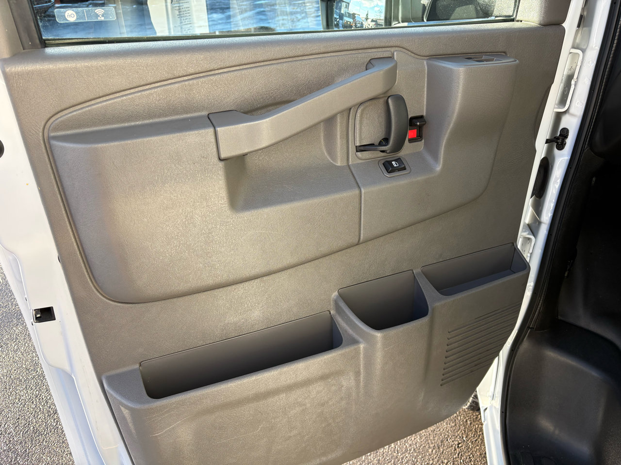 Used 2023 GMC Savana 3500 Extended w/ Power Convenience Package image 14