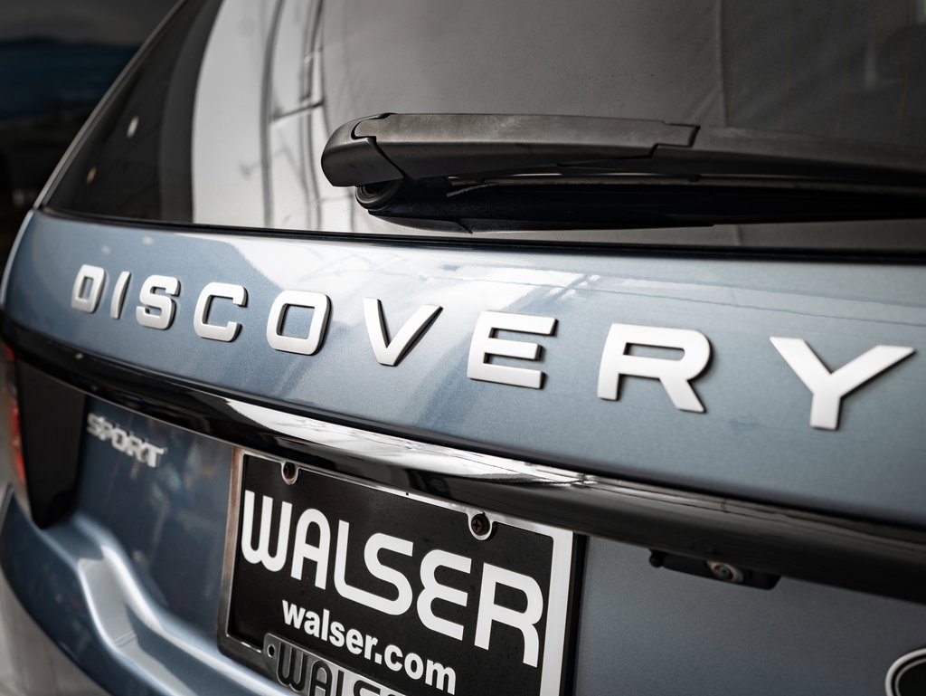Used 2022 Land Rover Discovery Sport SE image 9