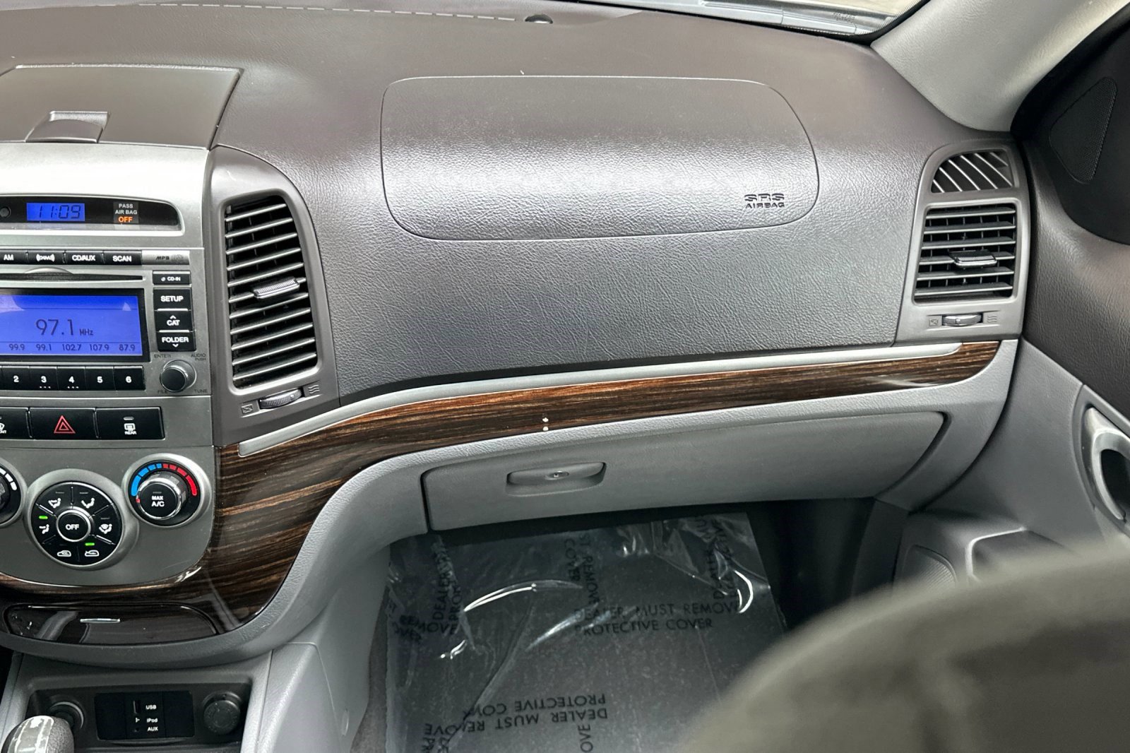 Used 2011 Hyundai Santa Fe GLS FWD image 27