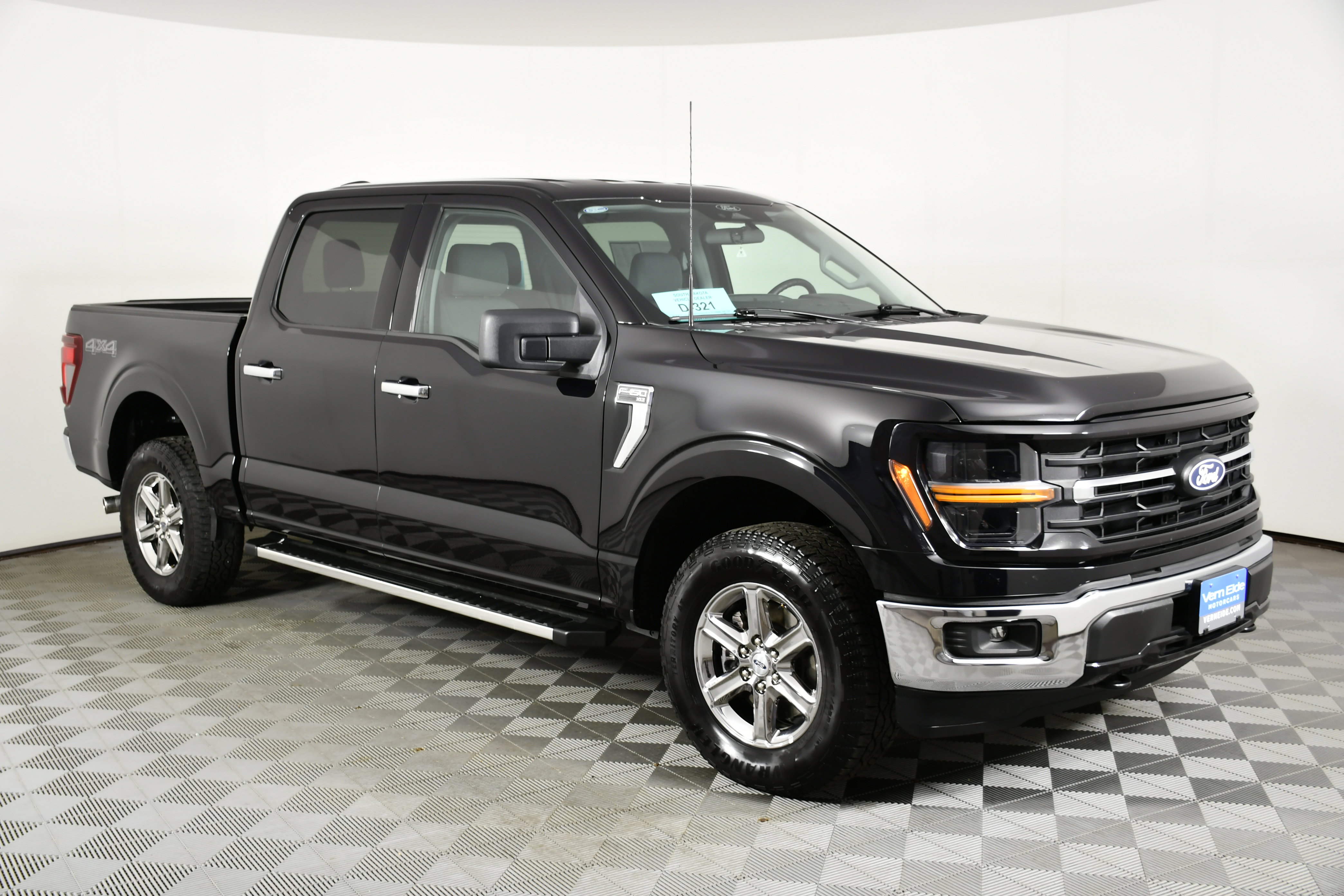 Used 2025 Ford F150 XLT w/ Equipment Group 301A Standard AWD/4WD image 4