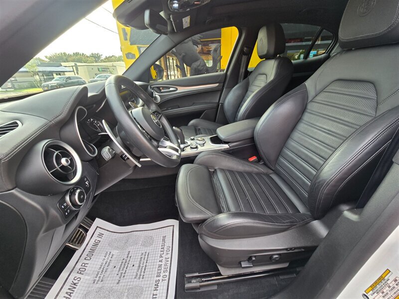 Used 2023 Alfa Romeo Stelvio Veloce AWD/4WD image 13