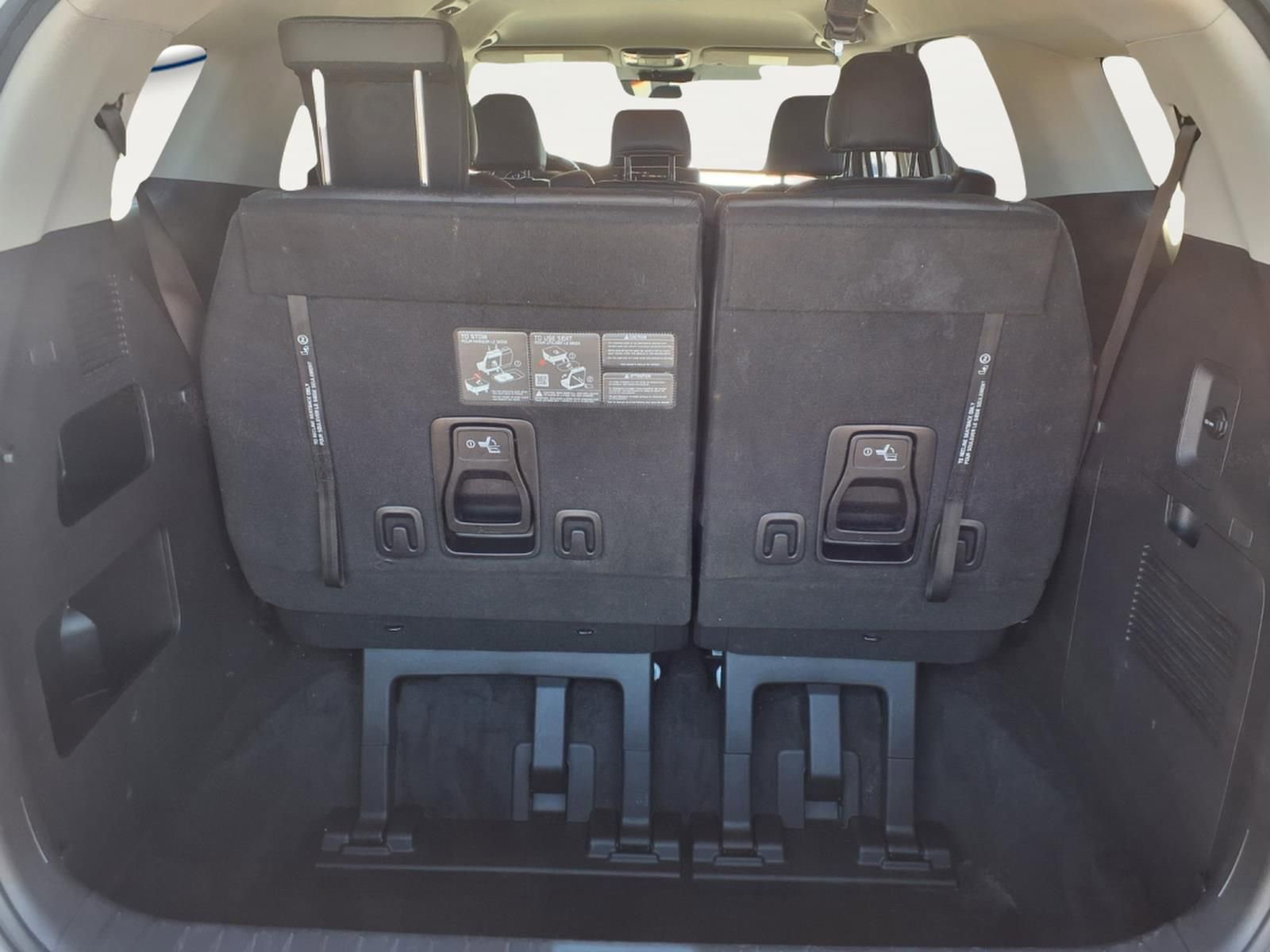 Used 2024 Kia Carnival LX FWD image 23