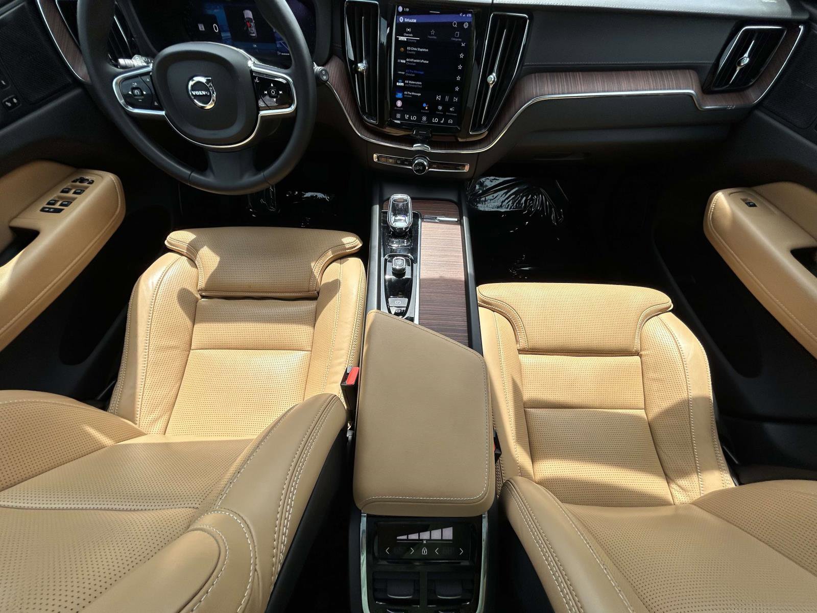 Certified 2023 Volvo XC60 B5 Ultimate image 12