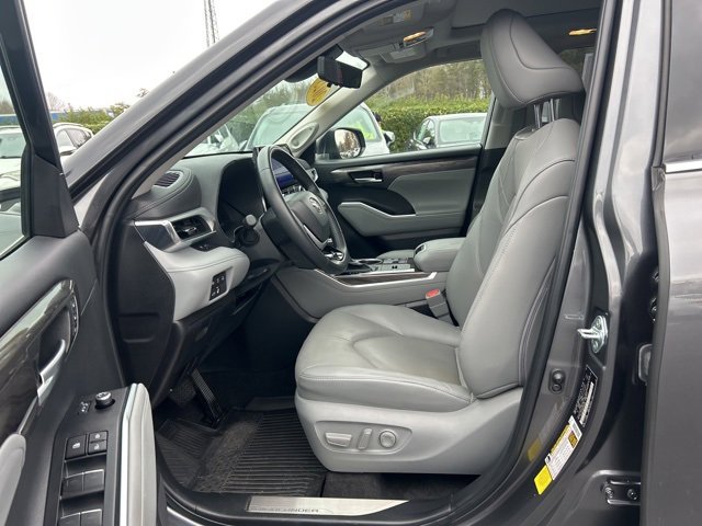 Used 2023 Toyota Highlander Platinum image 15