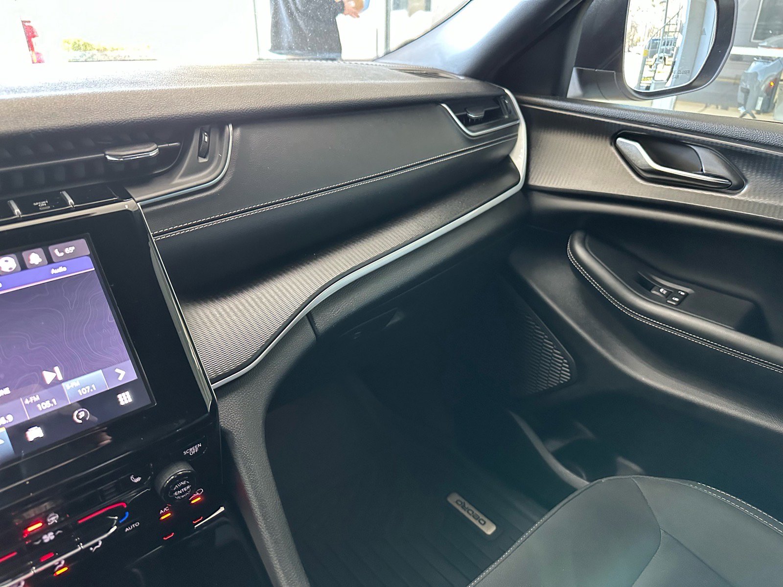 Used 2024 Jeep Grand Cherokee L Laredo w/ Luxury Tech Group I image 40