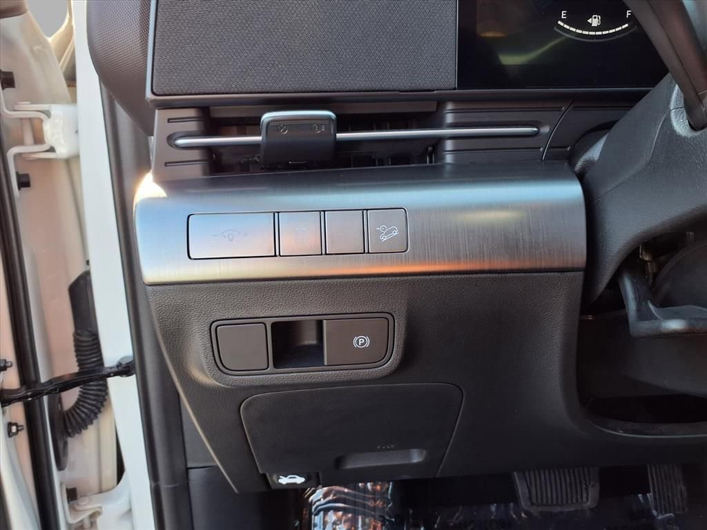Used 2025 Hyundai Kona SEL image 14