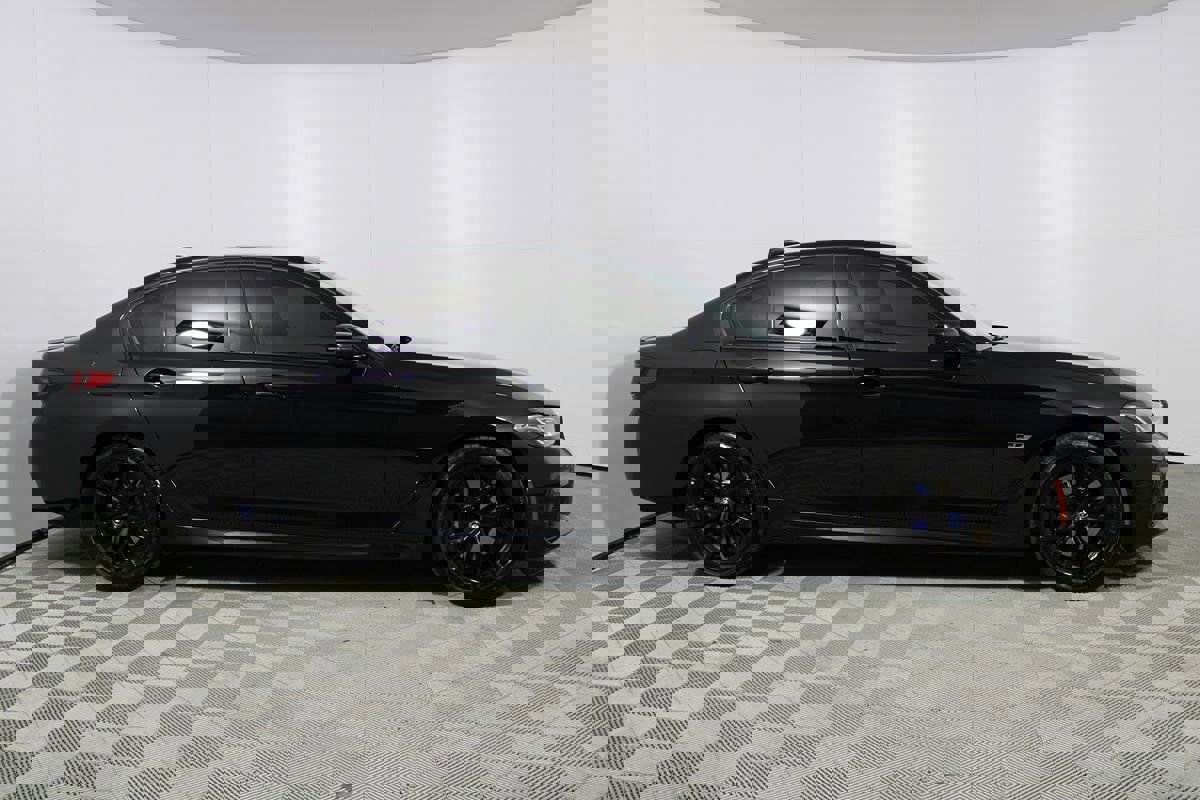 Used 2023 BMW 530e 530e w/ M Sport Package image 40