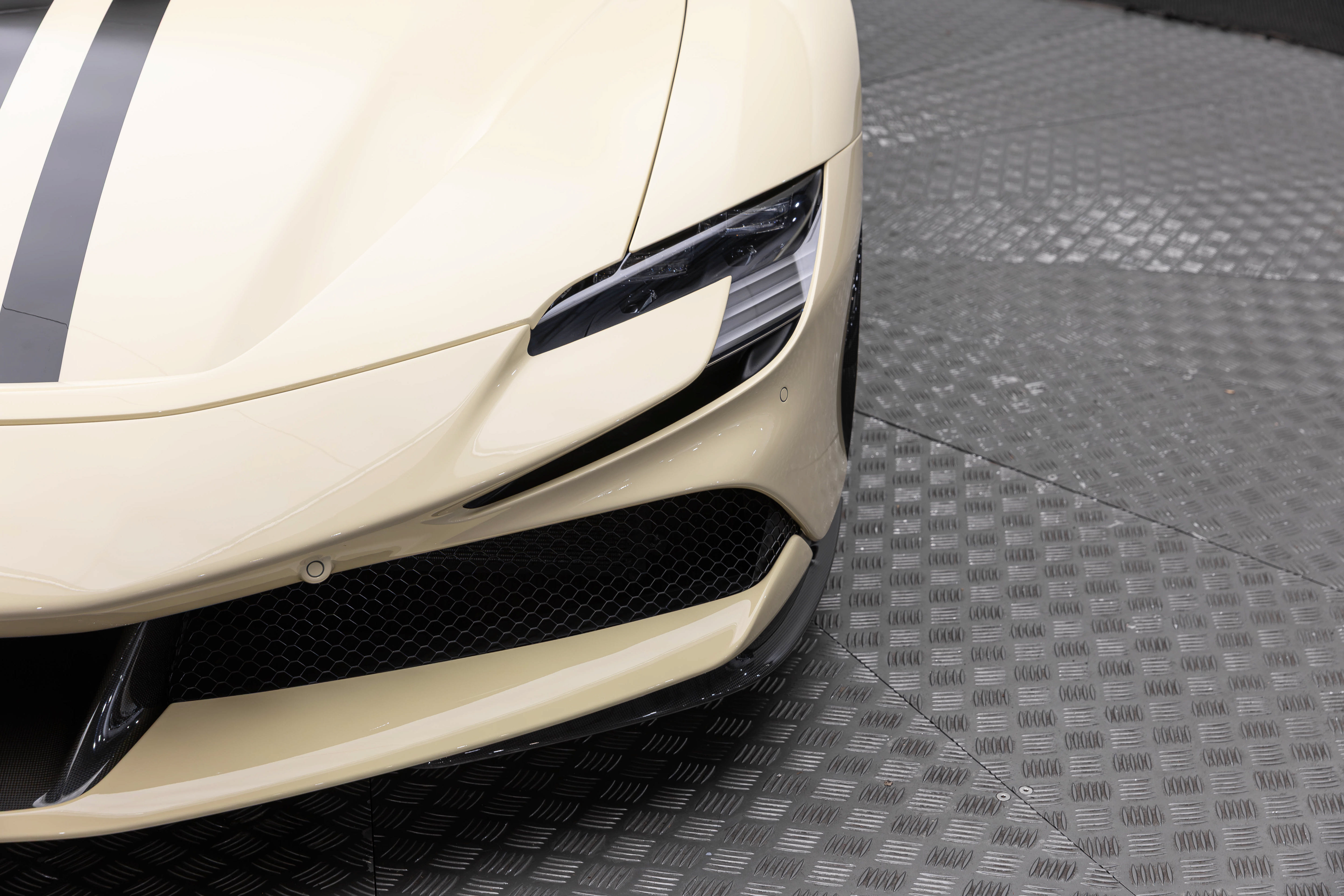 Used 2025 Ferrari SF90 Spider AWD/4WD image 59