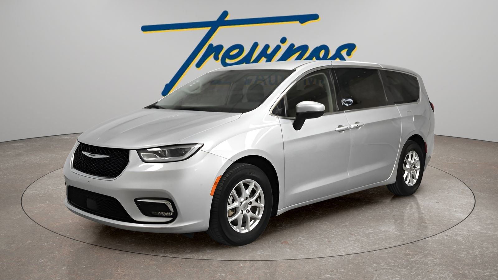 Used 2023 Chrysler Pacifica Touring-L image 4