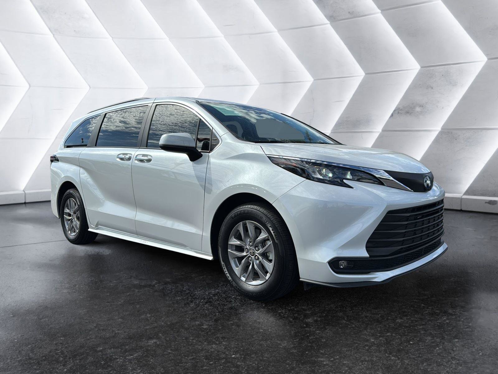 Used 2025 Toyota Sienna XLE