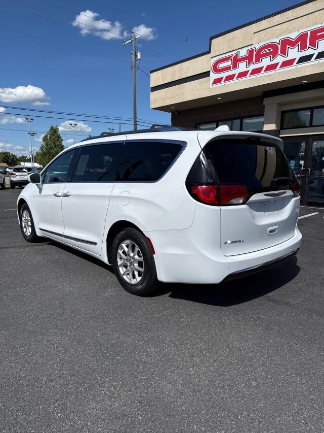 Used 2020 Chrysler Pacifica Touring-L FWD image 8