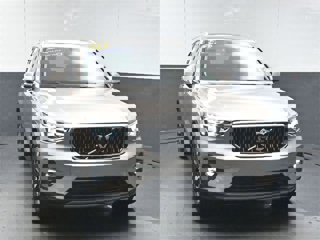 Certified 2024 Volvo XC40 B5 Plus w/ Protection Package Premier image 3
