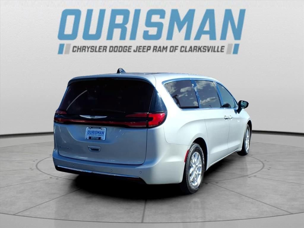 Certified 2024 Chrysler Pacifica Touring-L image 3
