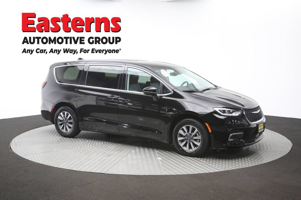 Used 2024 Chrysler Pacifica Limited FWD image 48