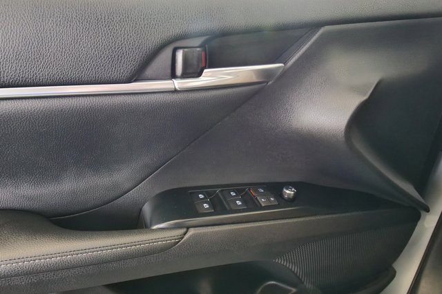 Used 2020 Toyota Camry XSE image 30