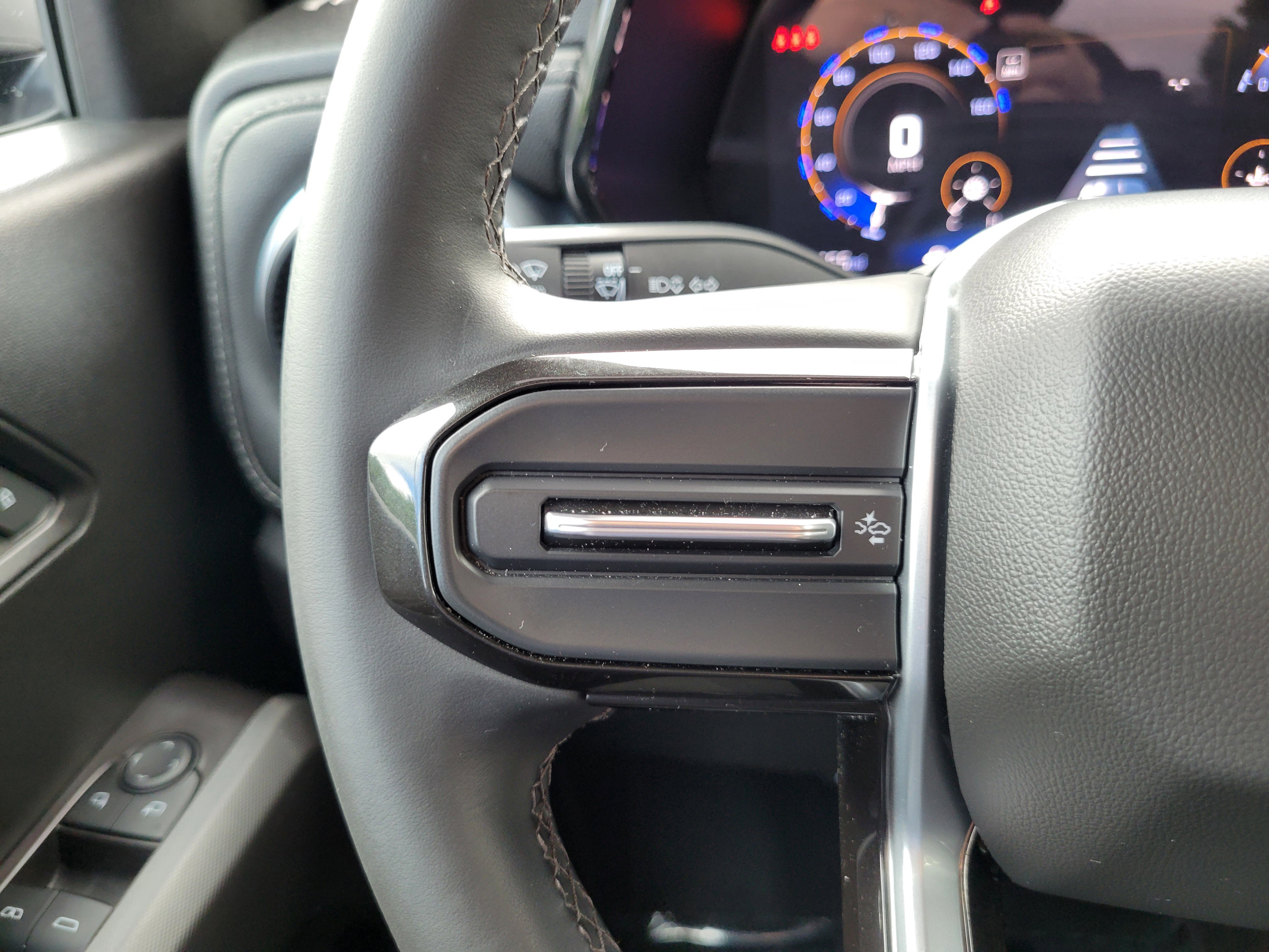 Used 2024 Chevrolet Colorado LT image 18