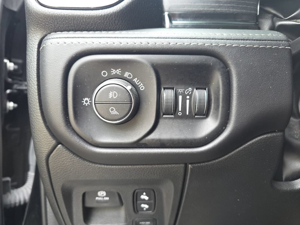 Used 2023 RAM 1500 Limited AWD/4WD image 29
