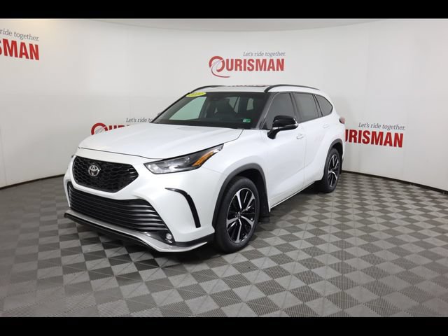 Used 2022 Toyota Highlander XSE AWD/4WD image 2
