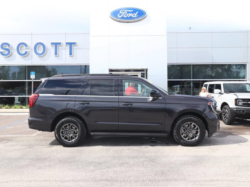 Used 2025 Ford Expedition Active RWD image 17