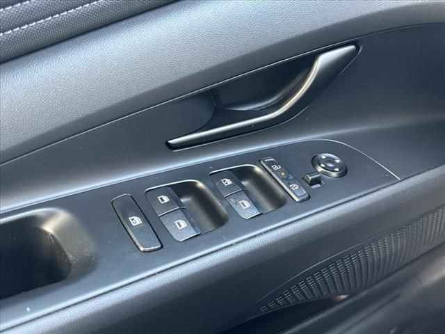 New 2025 Hyundai Elantra SEL image 12
