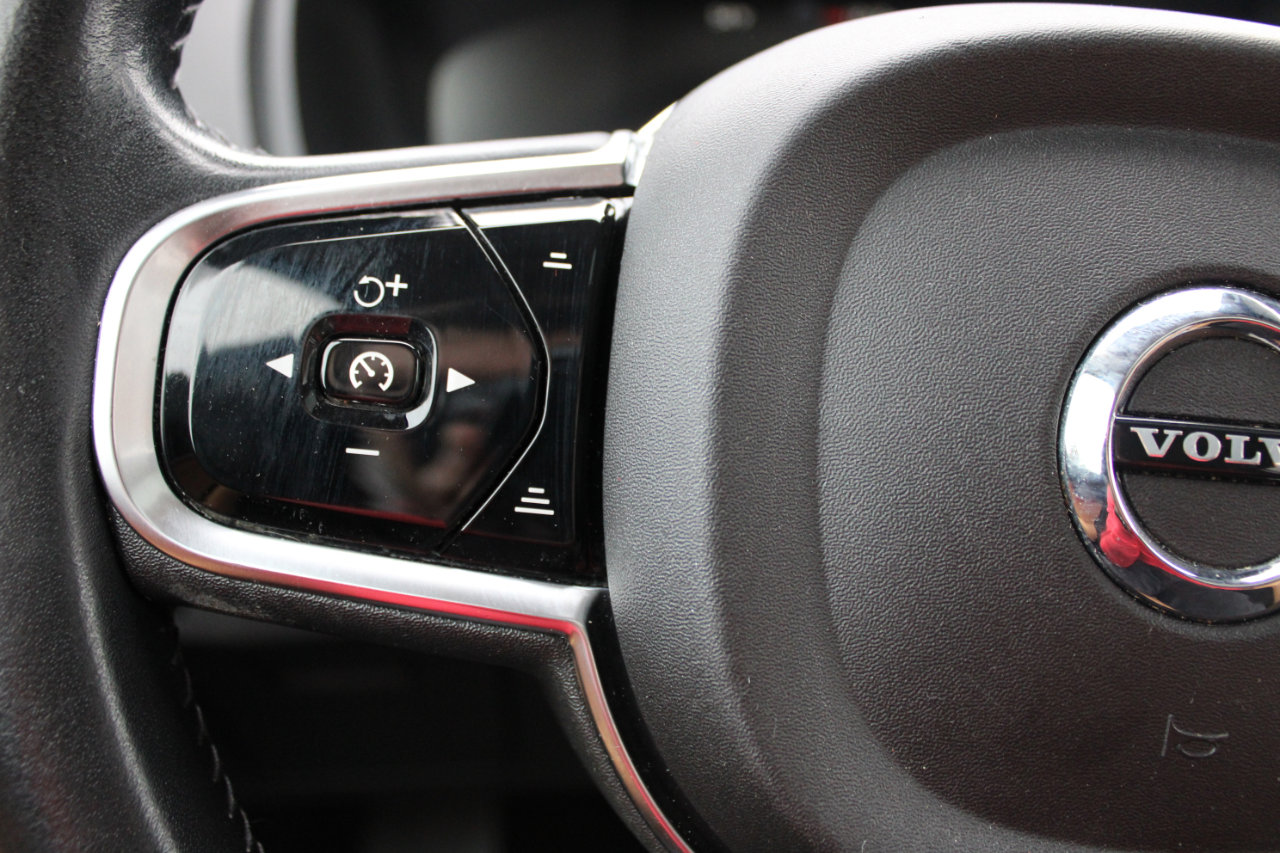 Used 2016 Volvo XC90 T6 Momentum w/ Momentum Plus Package image 20