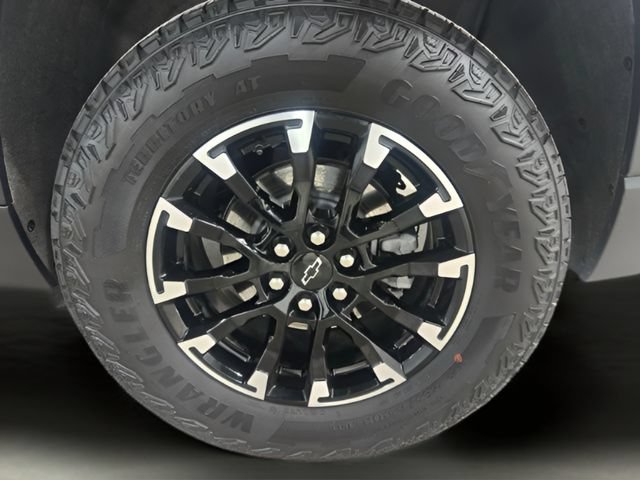 Used 2026 Chevrolet Traverse Z71 w/ LPO, Floor Liner Package AWD/4WD image 38