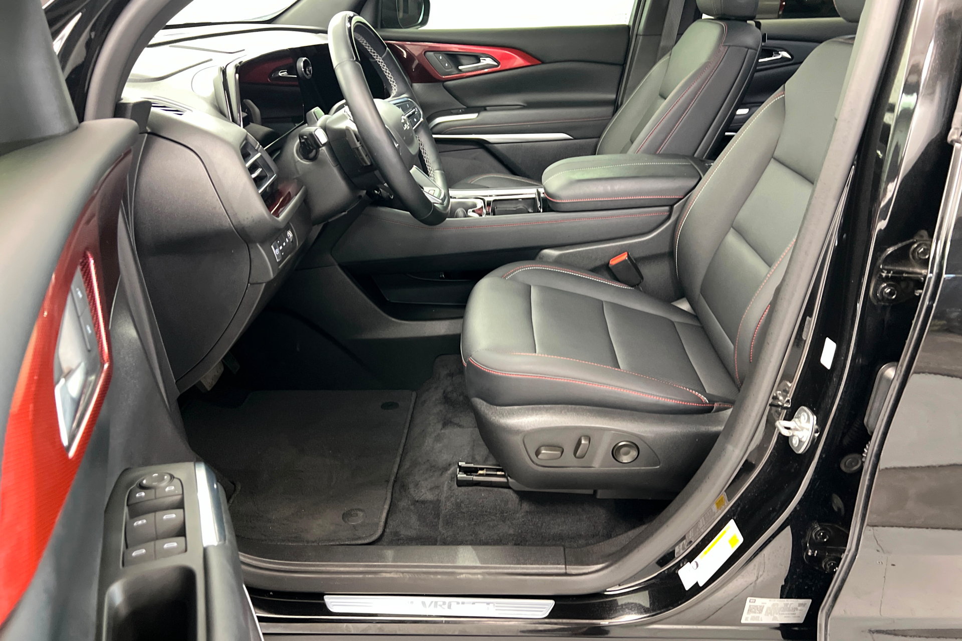 Used 2024 Chevrolet Traverse Z71 w/ Enhanced Driving Package AWD/4WD image 18