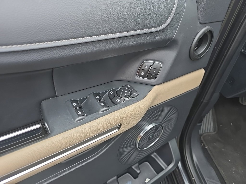 Used 2023 Ford Expedition Limited image 15