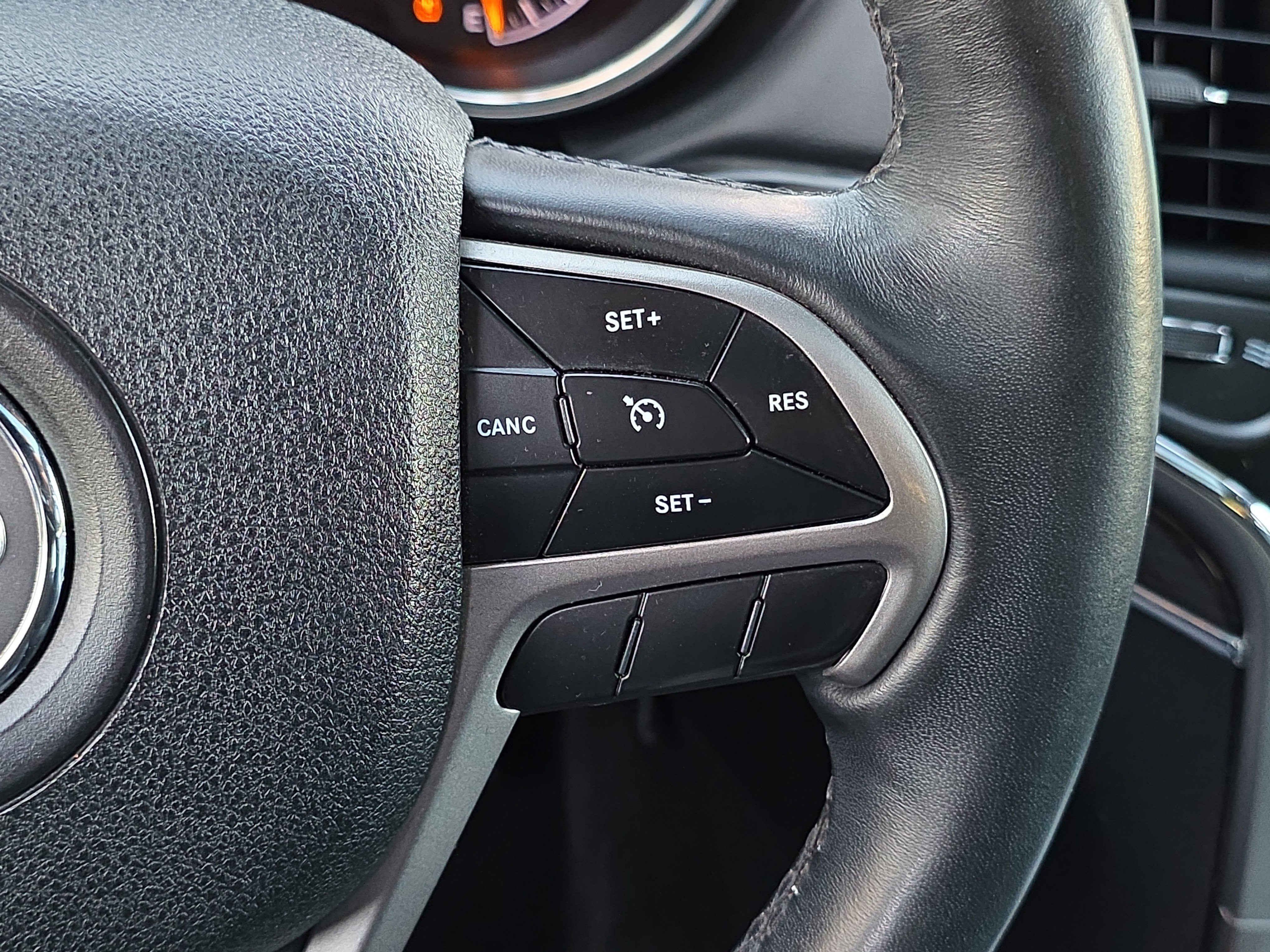 Used 2018 Jeep Grand Cherokee Overland AWD/4WD image 14