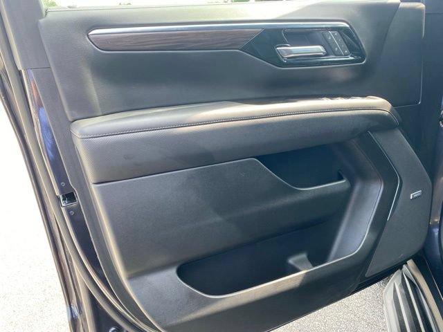 Used 2025 Chevrolet Tahoe Premier AWD/4WD image 13