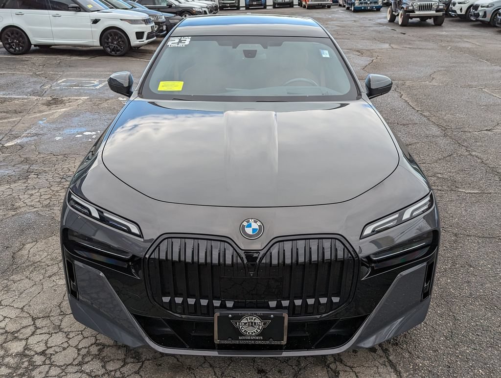 Used 2023 BMW 760i xDrive AWD/4WD image 3