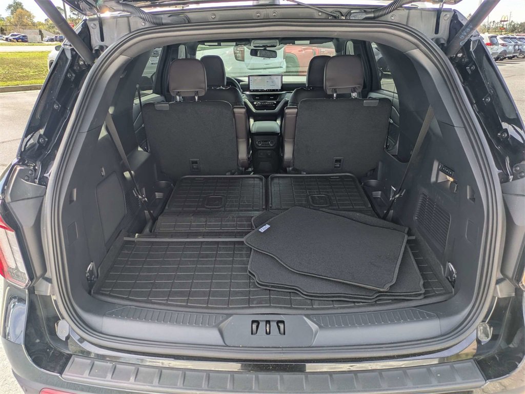 Used 2025 Ford Explorer Platinum w/ Ultimate Package image 14
