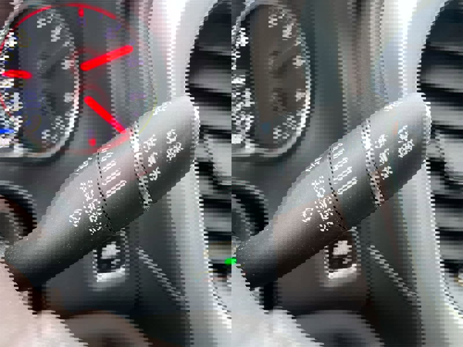 Used 2020 GMC Acadia SLT w/ Driver Alert Package II image 25