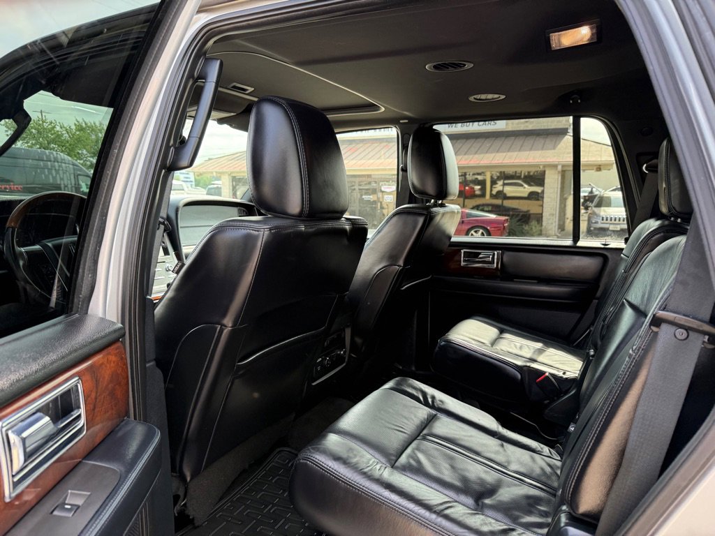Used 2015 Lincoln Navigator 2WD image 15