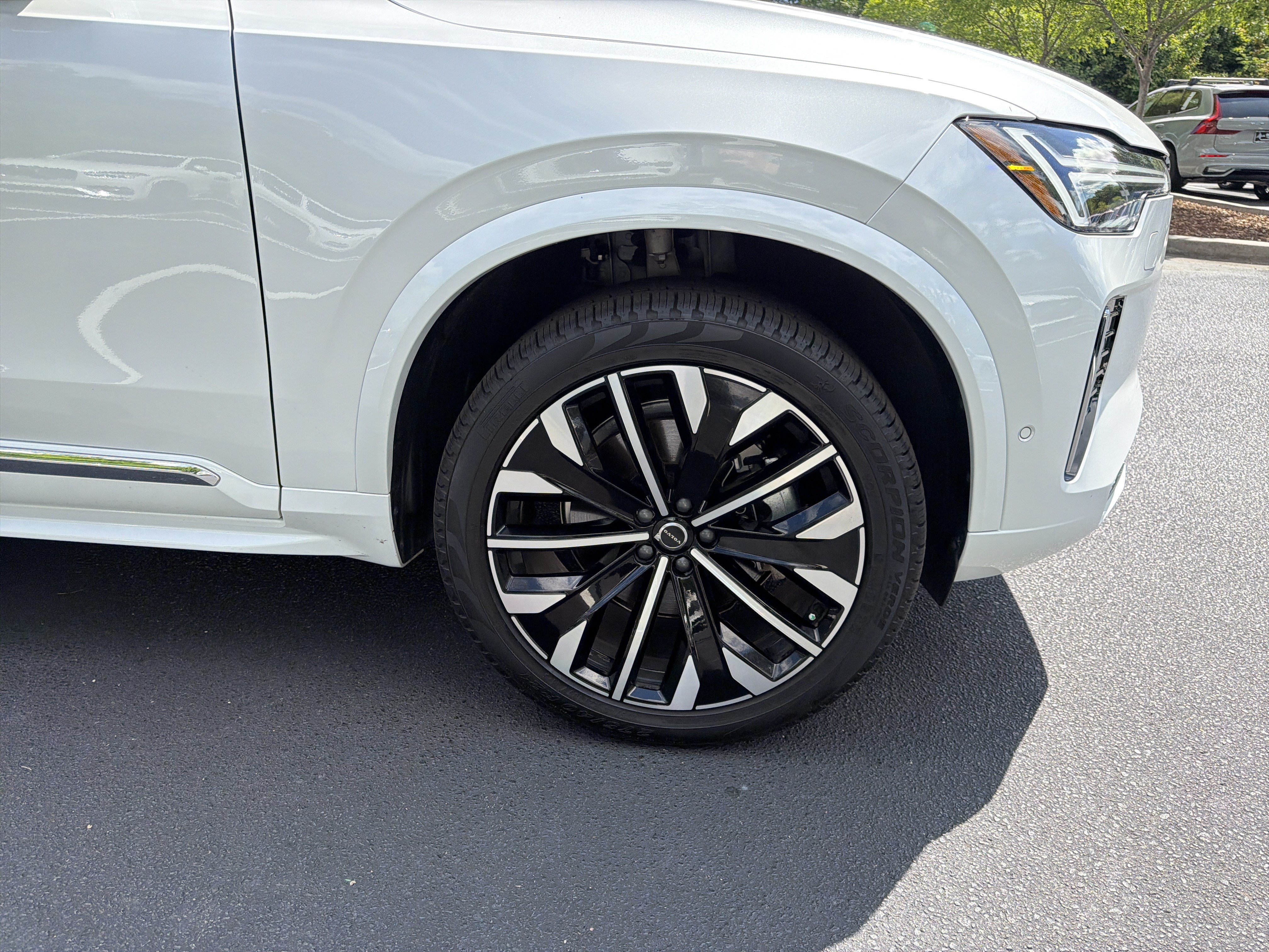 Certified 2026 Volvo XC90 B6 Plus w/ Protection Package Premier AWD/4WD image 16