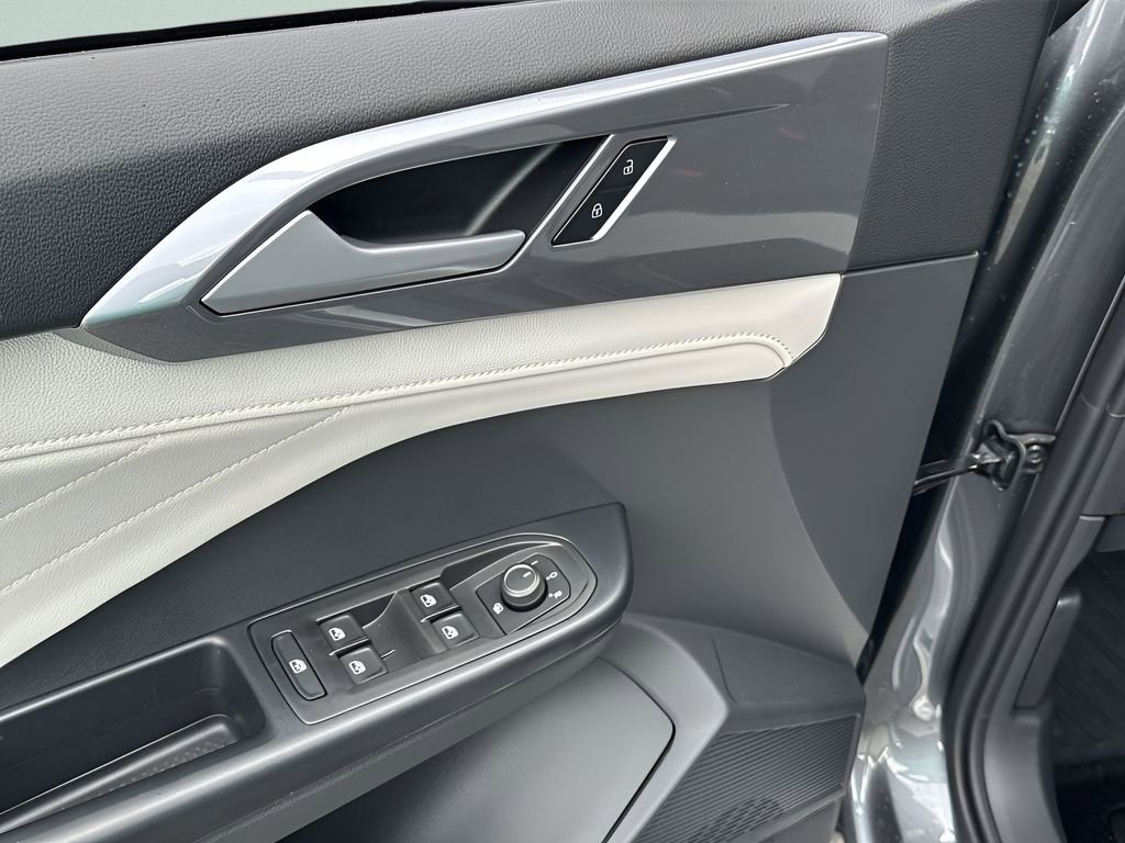 New 2026 Volkswagen Taos SEL image 13