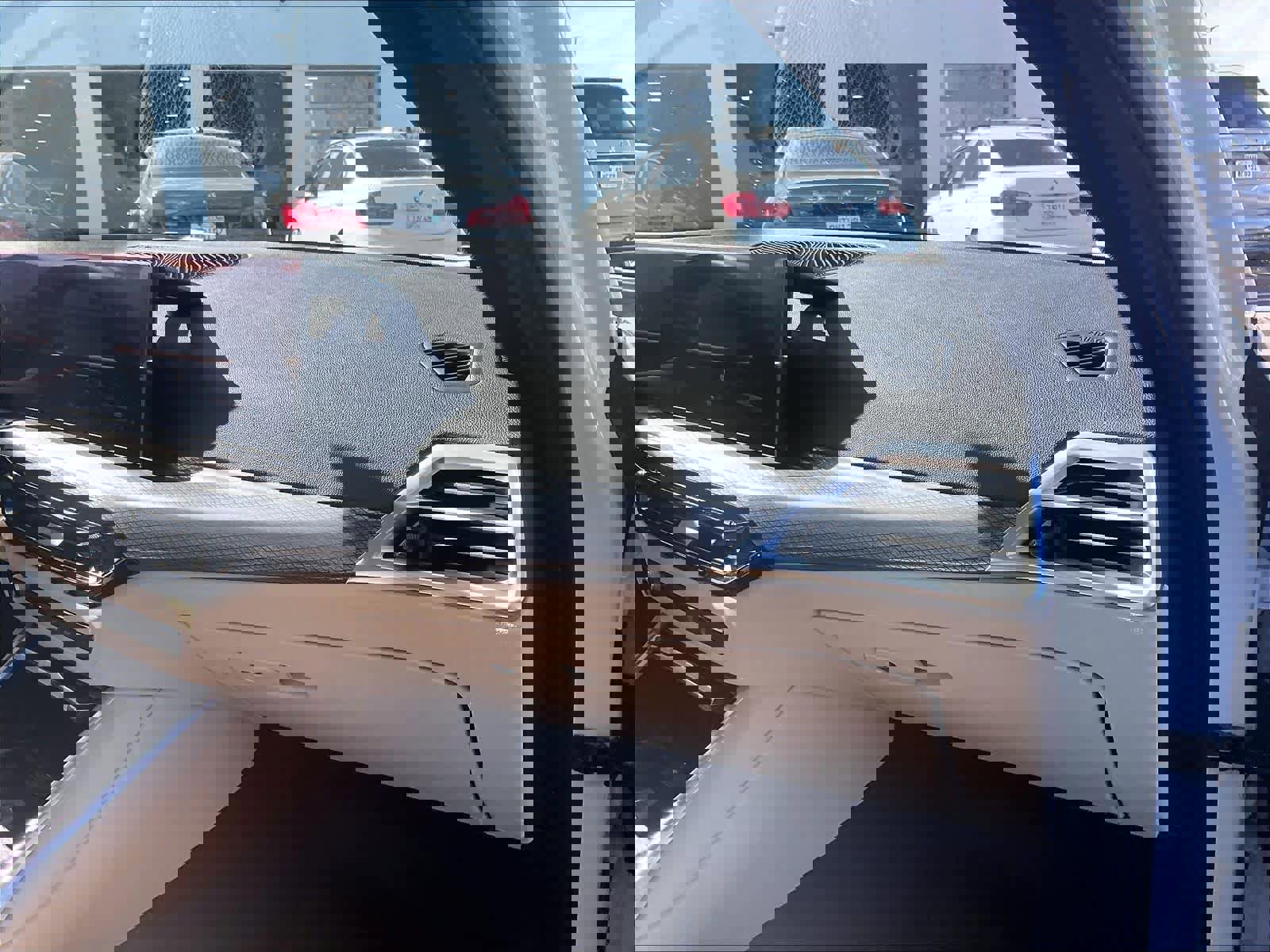 Used 2025 BMW 330i Sedan w/ M Sport Package image 17