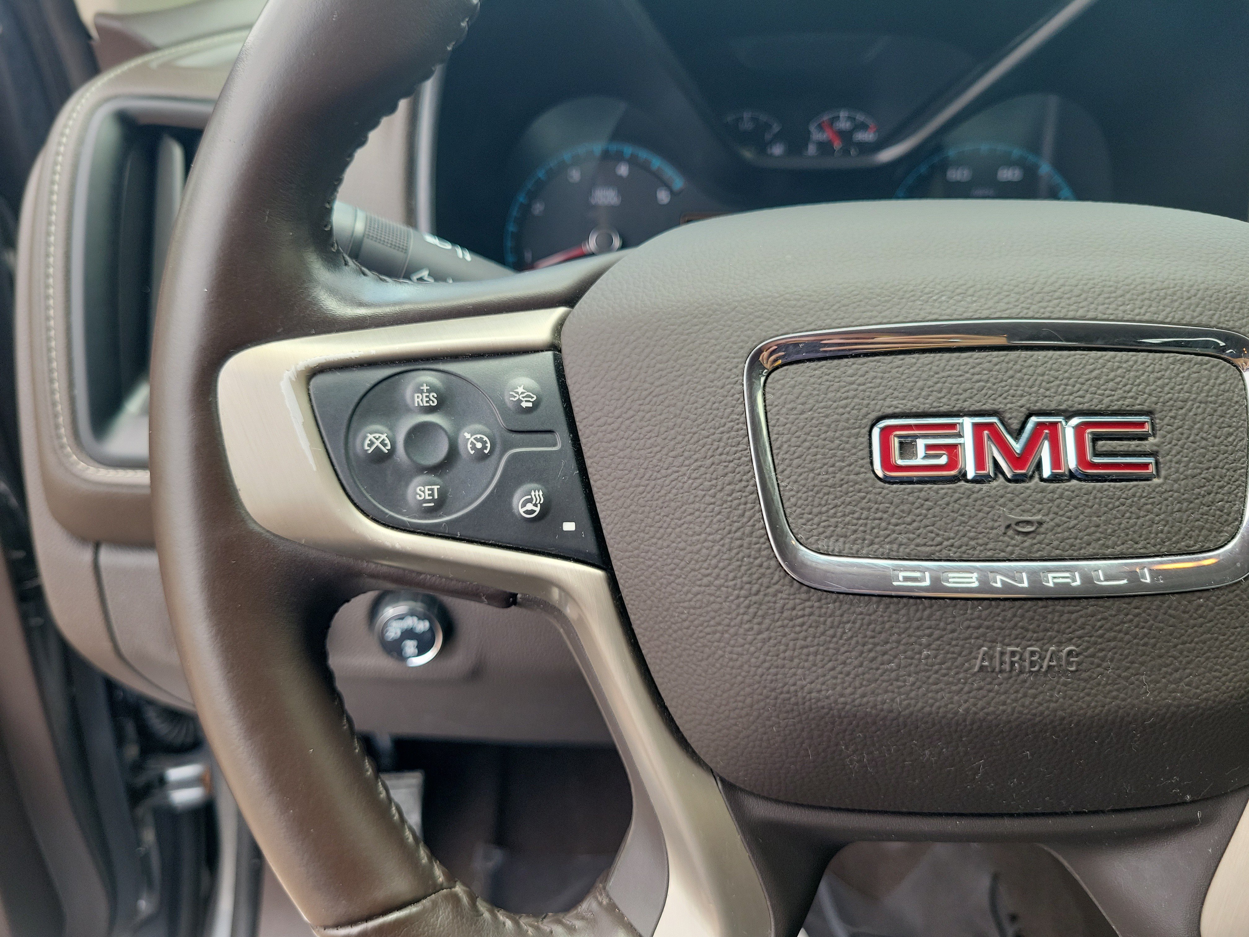 Used 2022 GMC Canyon Denali AWD/4WD image 17