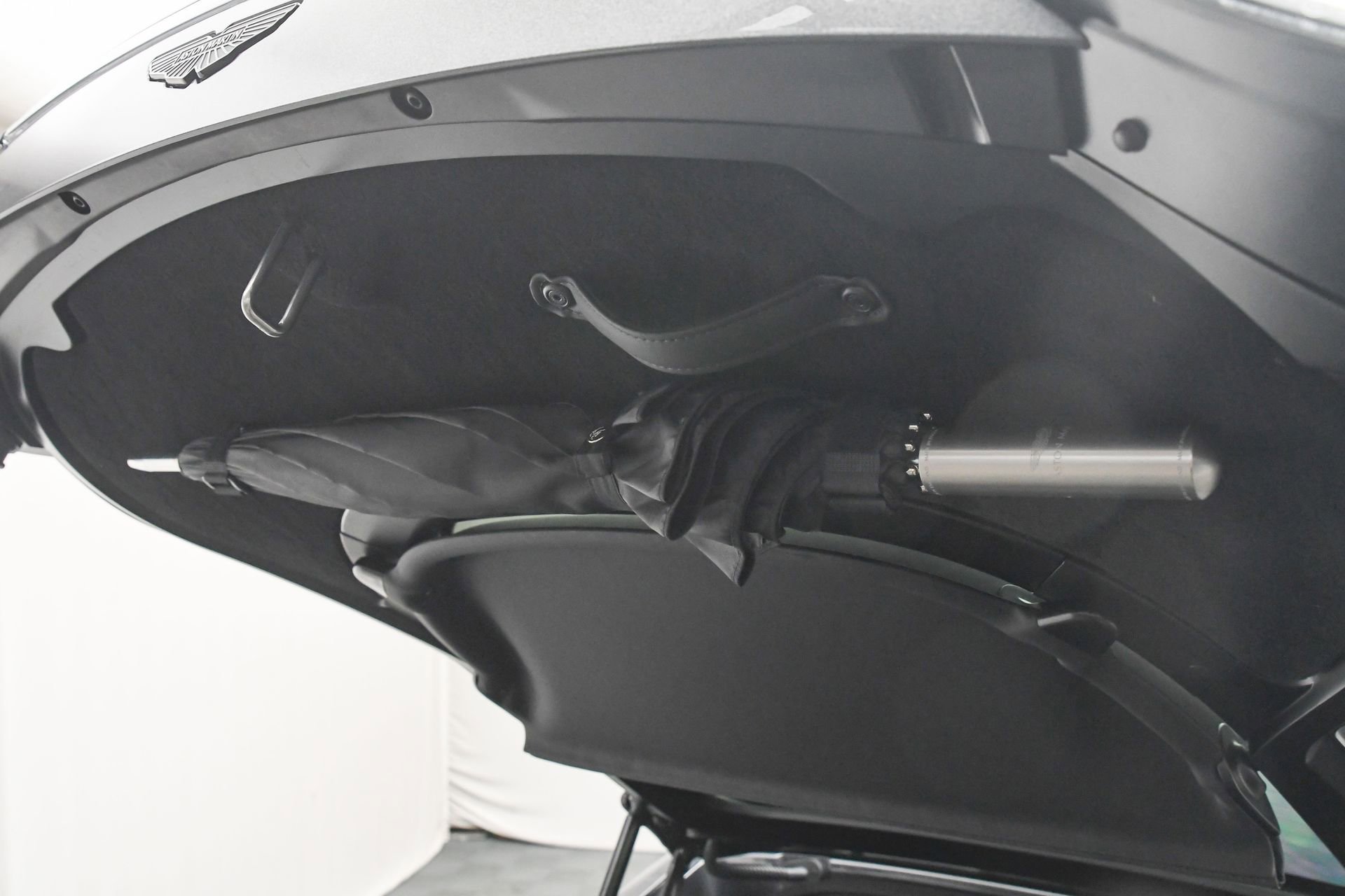 Used 2025 Aston Martin V8 Vantage Coupe image 8