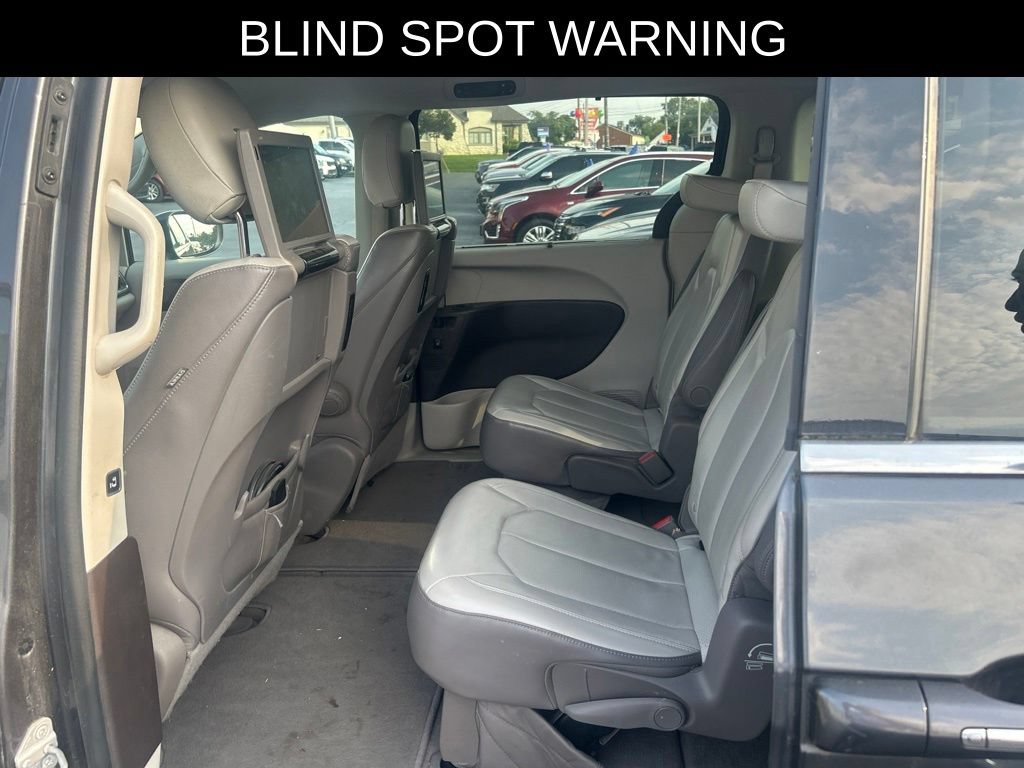 Used 2017 Chrysler Pacifica Touring-L Plus FWD image 16