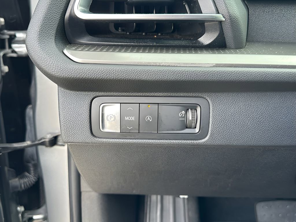 Used 2024 Chevrolet Traverse LT image 20