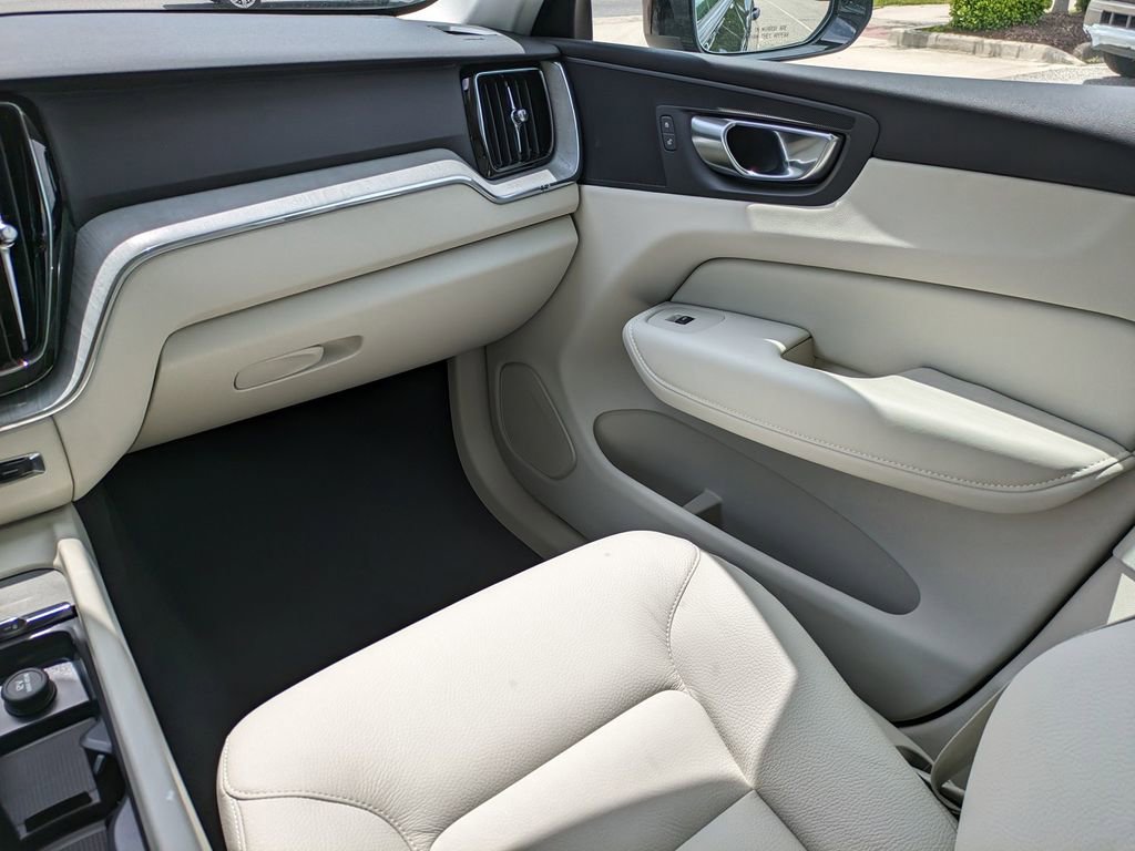 New 2025 Volvo XC60 T8 Plus w/ Protection Package Premier AWD/4WD image 16