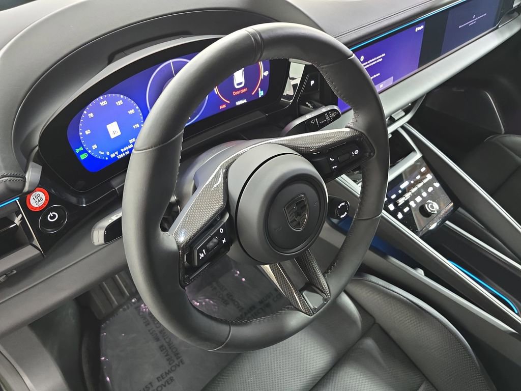 Certified 2025 Porsche Macan Turbo Electric AWD/4WD image 4