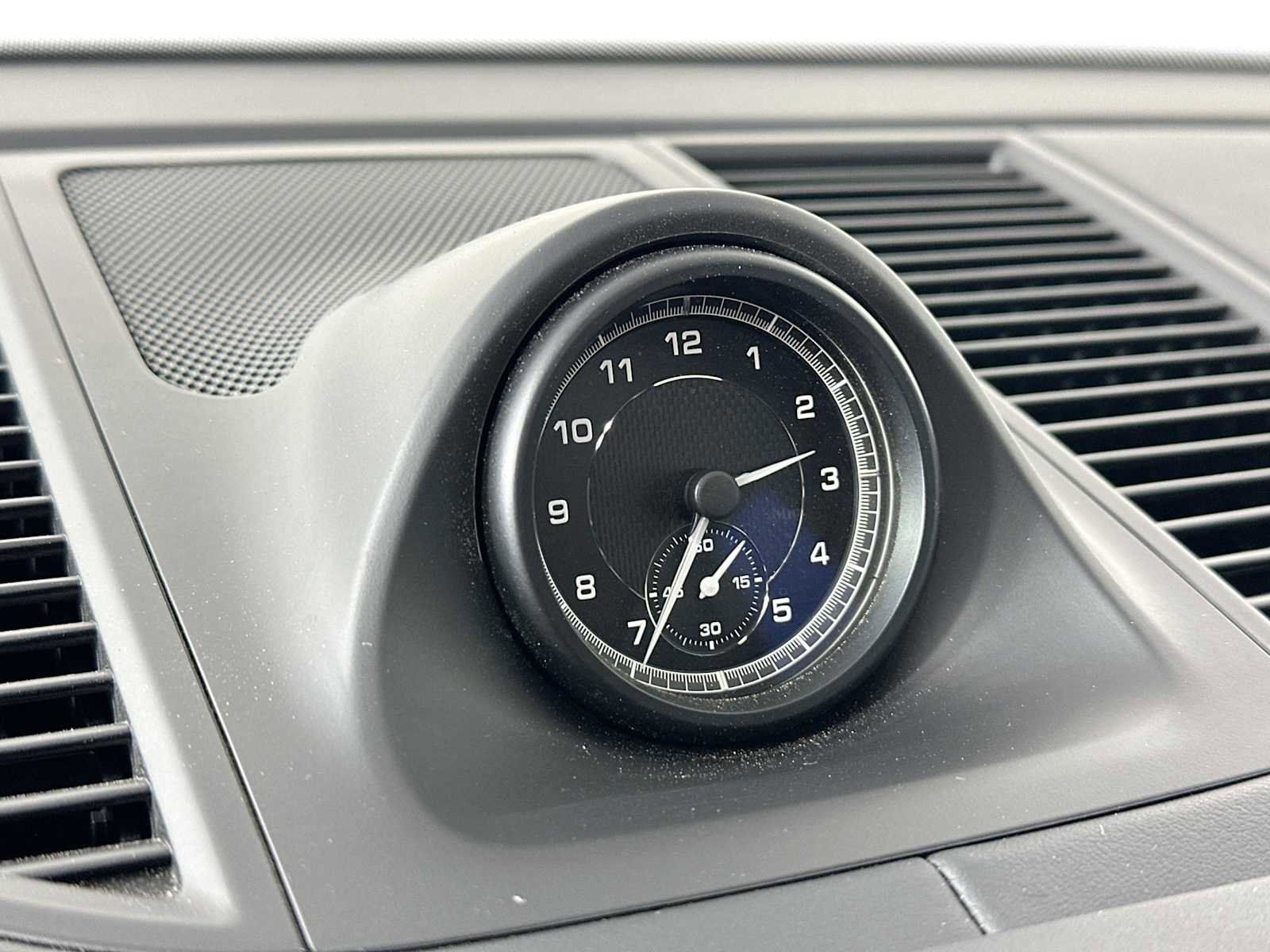 Certified 2025 Porsche Macan image 16