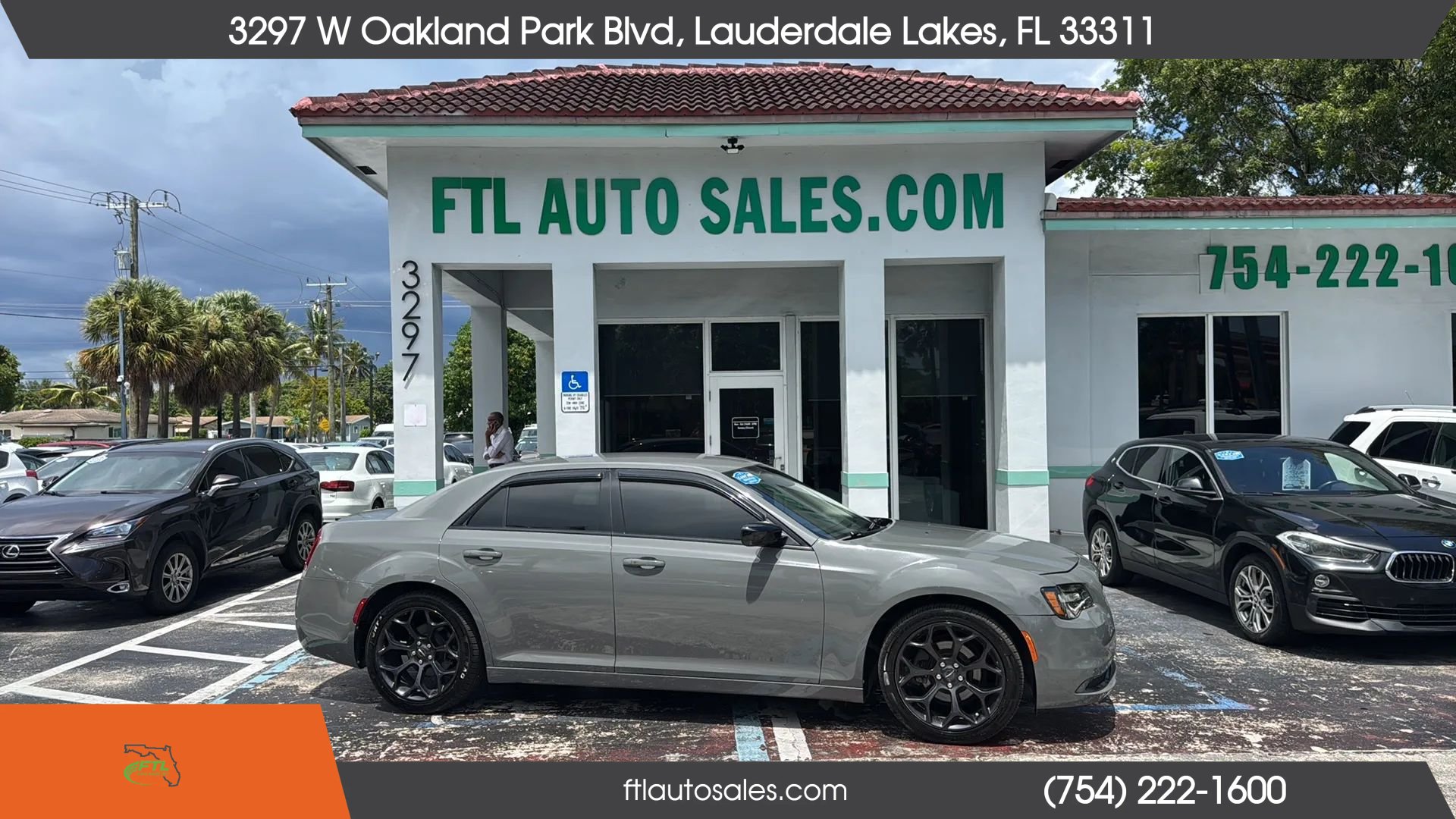 Used 2019 Chrysler 300 Touring w/ Sport Appearance Package RWD image 12