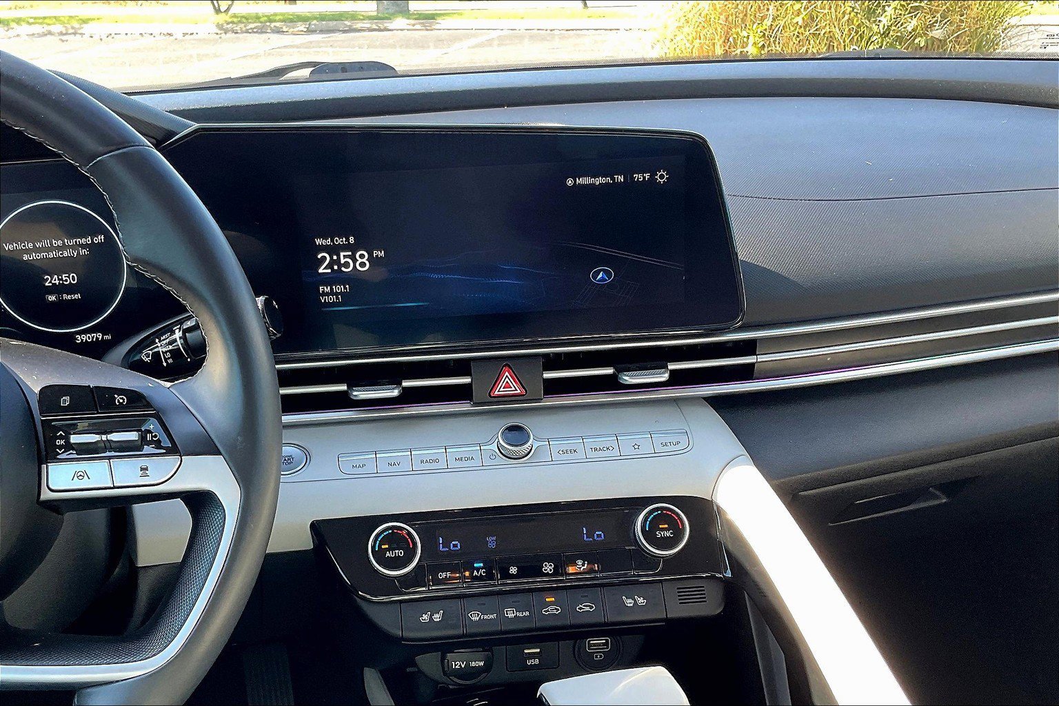 Used 2023 Hyundai Elantra Limited w/ Cargo Package image 6